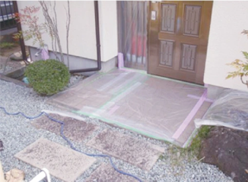 住宅基礎周辺の養生作業